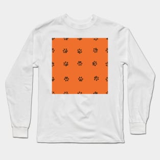 Black doodle paw with orange background Long Sleeve T-Shirt